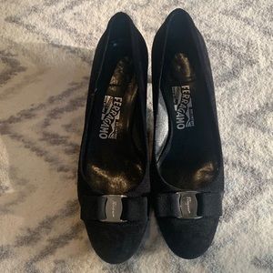 Ferragamo black suede kitten heel pumps with grosgrain bow and logo on the toe